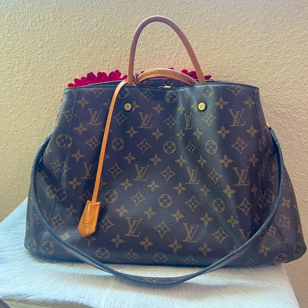 Monogram Canvas Montaigne GM- Large Travel Handbag removable strap. Lock/ key 🔐